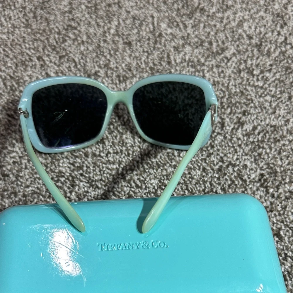 Tiffany & Co. Black Oversized Women's Sunglasses with Tiffany Blue Case - Picture 6 of 14